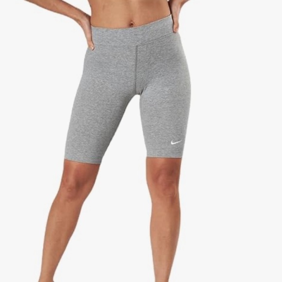 Nike Sportswear Essential Bike Shorts size L - Picture 1 of 5